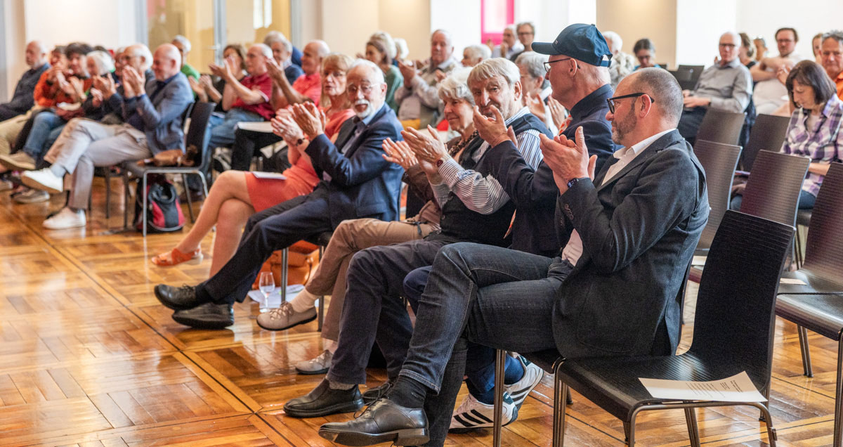 Publikum im Winterer-Foyer